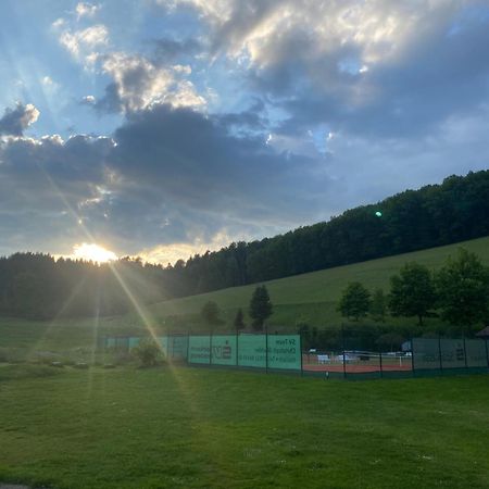 S-Chalet Camping Mit Comfort Im Schwarzwald Steinach  外观 照片